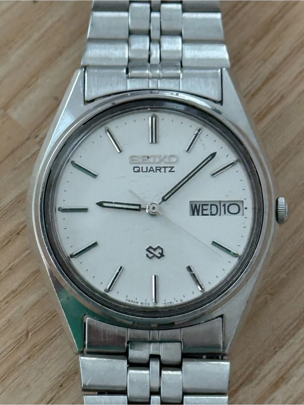 Seiko SQ Vintage Watch Stainless Bracelet Case Dial Hands Markers Day Date